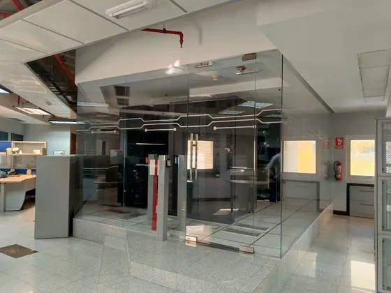 Edificio En Las Mercedes De 4170,30 M2 ,9 Pisos Y  Mas De 30 P/e ( Acropolis) Mm