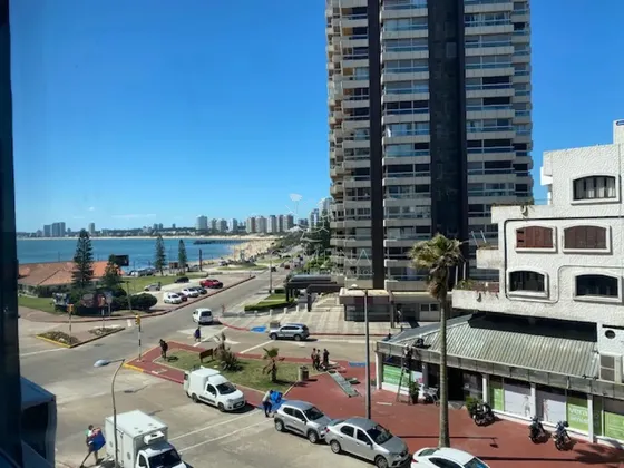 Venta Apartamento De 1 Dormitorio En Peninsula Con Vista A Playa 