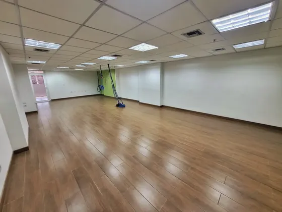Alquiler Oficina En Torre Empresarial Bvc Con Planta Eléctrica
