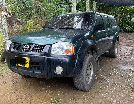 Nissan Frontier 2.5 Std D22 Delantera