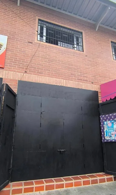 Johana Lazaro Alquila Local Comercial En Sector La Candelaria, Av. Andrs Bello Entre Calle Sucre Y Callé Infante   **solo Clientes**