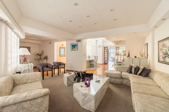 Casa En Venta 5 Ambientes Con Consultorio Profesional
