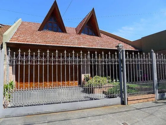 Casa  En Venta Ubicado En Temperley, Lomas De Zamora, G.b.a. Zona Sur