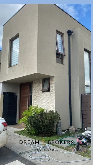 Casa En Venta De 3 Dorm. En Chillán Condominio Agustina