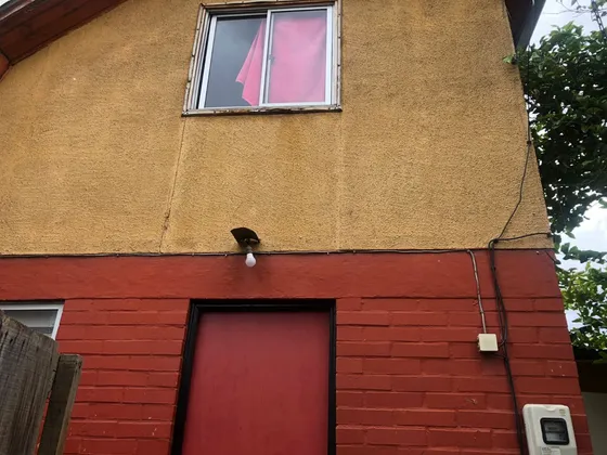 Casa De Esquina Con Estacionamiento