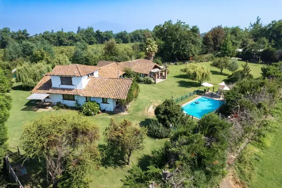 Exclusiva Casa De Estilo Campo En Un Entorno Natural Privile