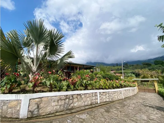 Acsi 1142. Se Vende Finca En Anolaima.