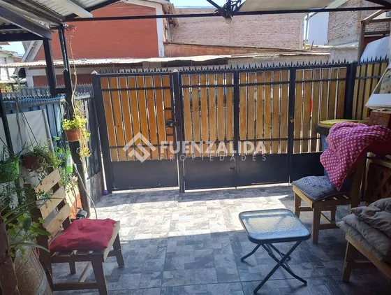 Casa En Venta De 2 Dorm. En La Florida
