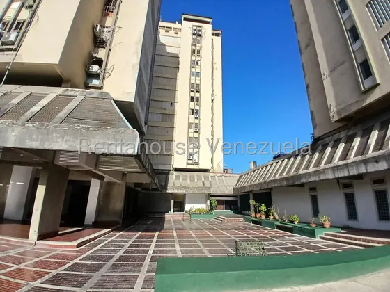Alquiler Espacioso Apartamento En Piso Bajo En El Corazón Del Este De Barquisimeto Lara Cr