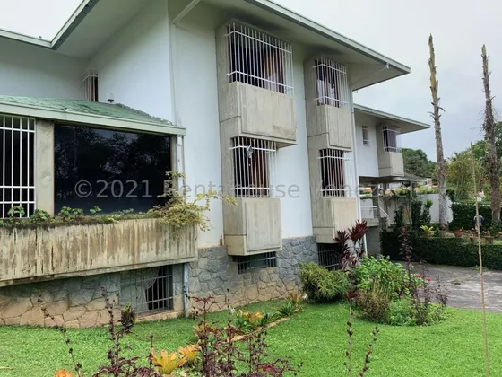 Casa En Venta En La Lagunita. Mls#23-2005