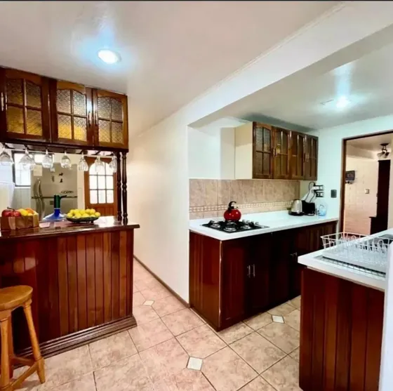 Casa Cercana A Futura  Estación Rojas Magallanes , Mall Vivo