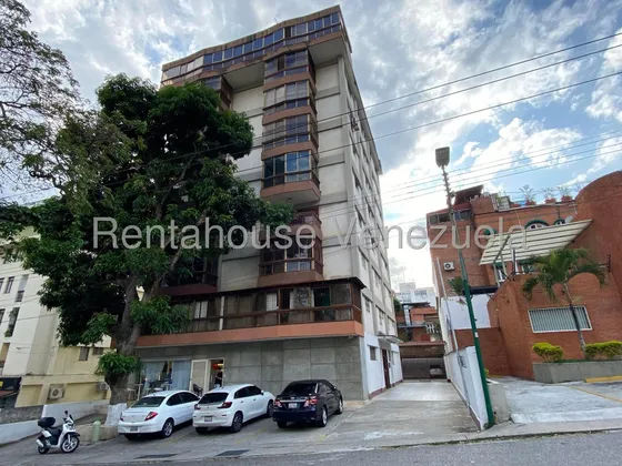 En Venta Amplio Apartamento - Urb. Los Palos Grandes