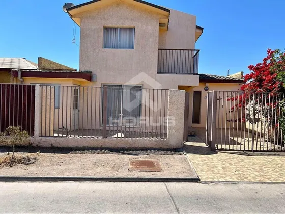 Casa En Venta De 3 Dorm. En Copiapó
