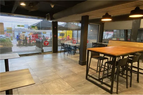 Se Vende Excelente Local Comercial De 2 Niveles 
