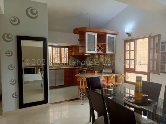 Casa Remodelada Multinivel En Venta Conjunto Cerrado Con Anexo La Macarena Norte Los Teques Fanny Calderon Rentahouse 