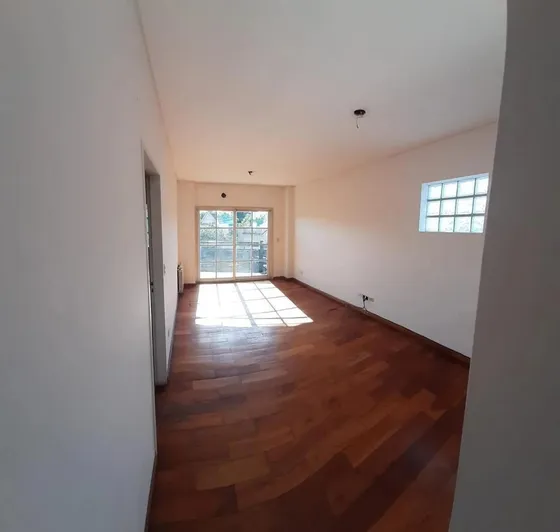 Departamento De 2 Ambientes En Avda. Meeks Al 400. Lomas De Zamora