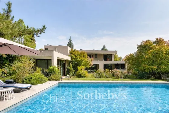 Casa En Venta De 6 Dorm. En Lo Barnechea