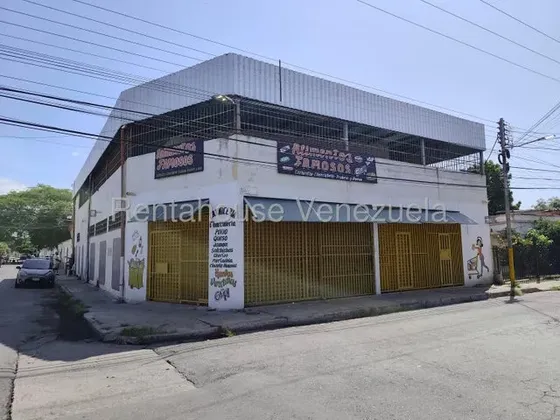 Alquiler De Local Comercial Totalmente Operativo Y Ubicado En Excelente Lugar Con Alto Tránsito Peatonal Y Vehicular Ubicado En Piñonal #27-2624 Rm