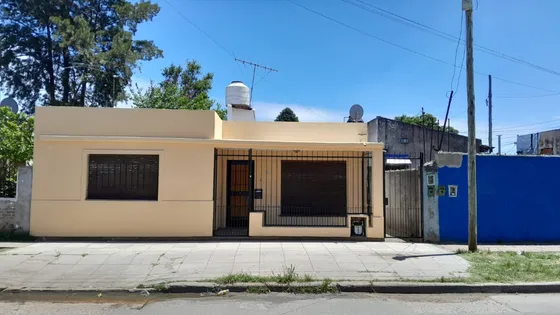 Casa Sobre Joaquín V. González...