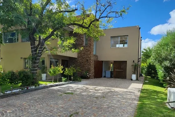 Venta Casa 3 Dormitorios El Rebenque Con Cochera