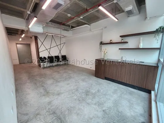 Oficina A Estrenar, De 41 Mts2. Ideal Para Centro Odontológico En Alquiler, En Las Mercedes 25-445