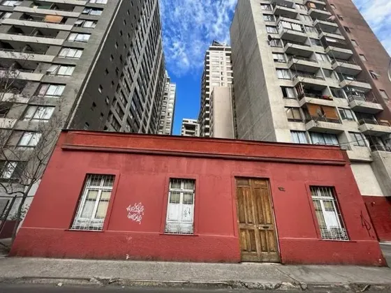 Casa En Arriendo De 10 Dorm. En Santiago