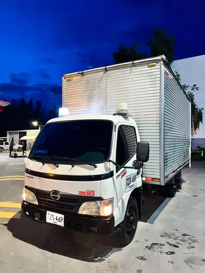 Camion Hino 300