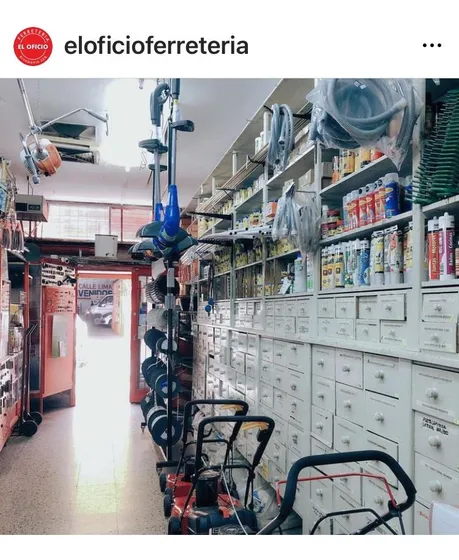Ferretería Funcionando En Plena Zona Del Rubro, Mas De 50 Años De Presencia.