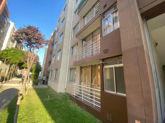 Departamento De 2 H, 1 B, Con Patio