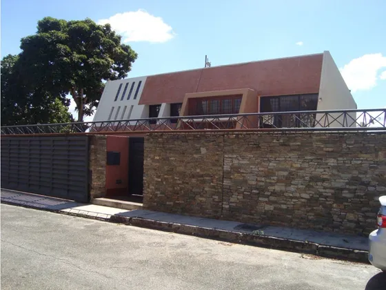 Se Vende Casa 340m2 Colinas De Tamanaco 9605
