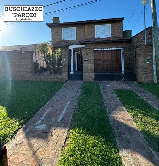 Venta Casa 5 Ambientes Dos Plantas Con Piscina / En Exaltación De La Cruz