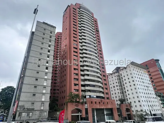 Hermoso Apartamento De 3 Niveles (ph), 3 Habitaciones Y 3 Baños , Moderno Y Amoblado , Con Vista Hermosa De Ccs