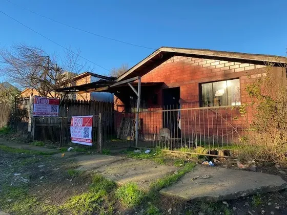 Casa Con Amplio Sitio En Calle Prat Proximo A Av. Los Poetas