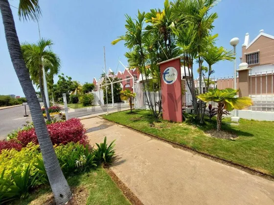 Alquiler Town House En La Caleta - Lecheria