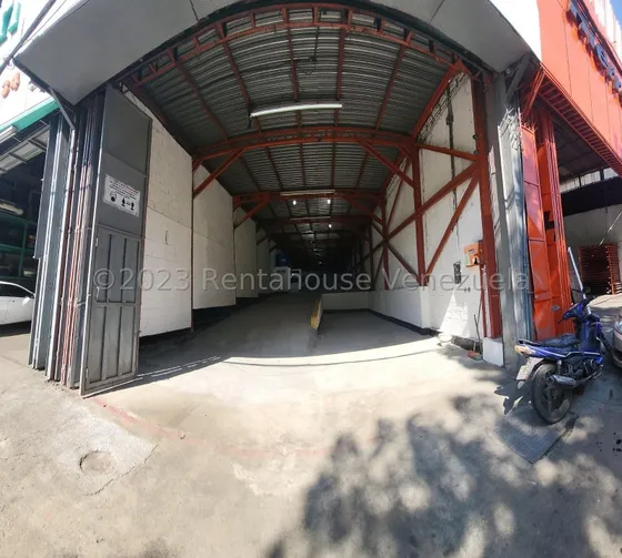 Venta De Galpón En La Yaguara A Pie De Callé Ccs L.p