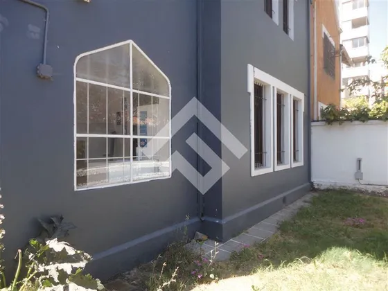 Casa En Venta De 4 Dorm. En Ñuñoa