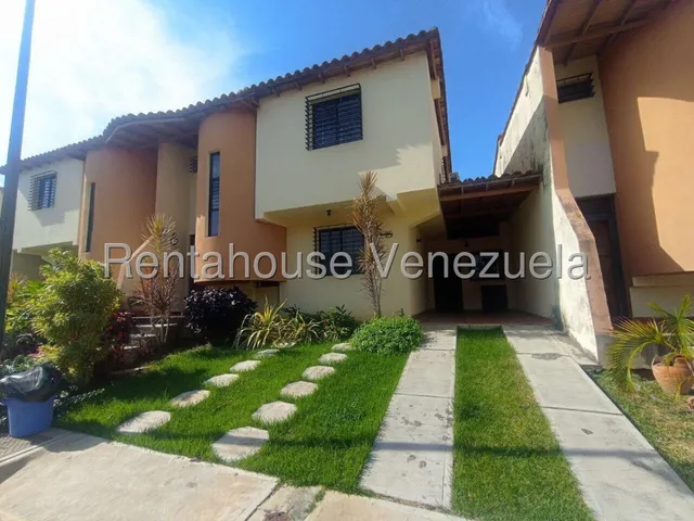 Rosa Rodríguez Vende Casa En Parque Choroni, Cabudare 25-17008