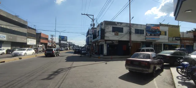 (ir60) Local En Alquiler Av. Aranzazu A Piede Calle 