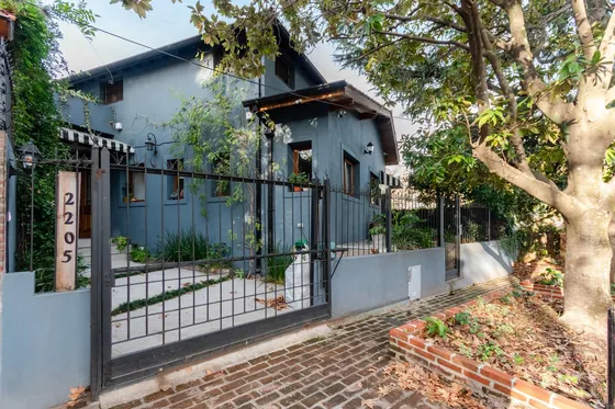 Divina Casa Prácticamente En Una Planta Ubicada En Olivos, Hecha A Nuevo Con Patio Y Terraza.