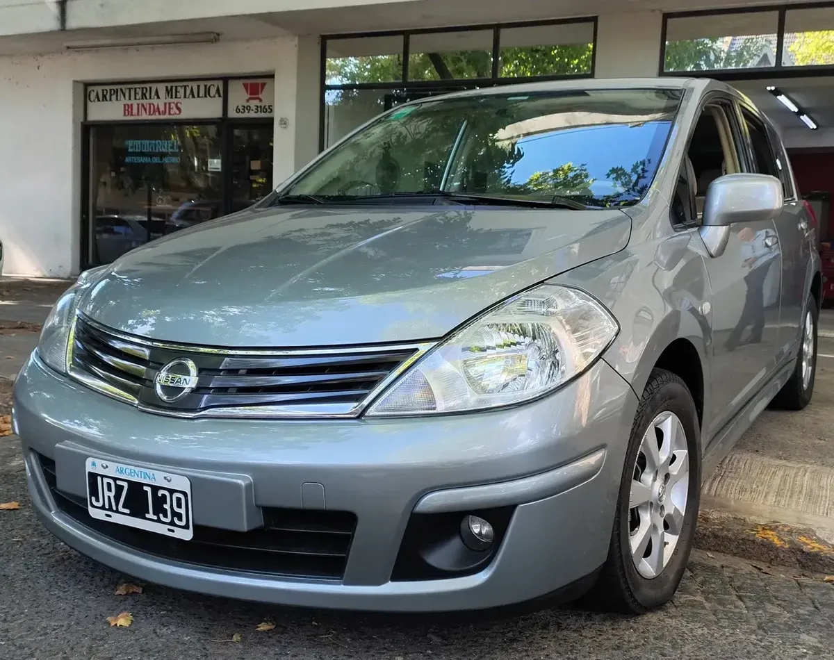 Nissan Tiida 1.8 Acenta