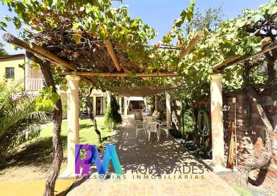 Casa En Venta De 5 Dorm. En Macul