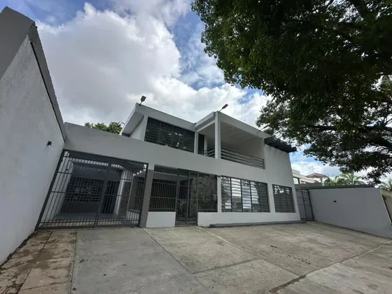 Venta De Casa Comercial En Trigal Centro Totalmente Remodelada
