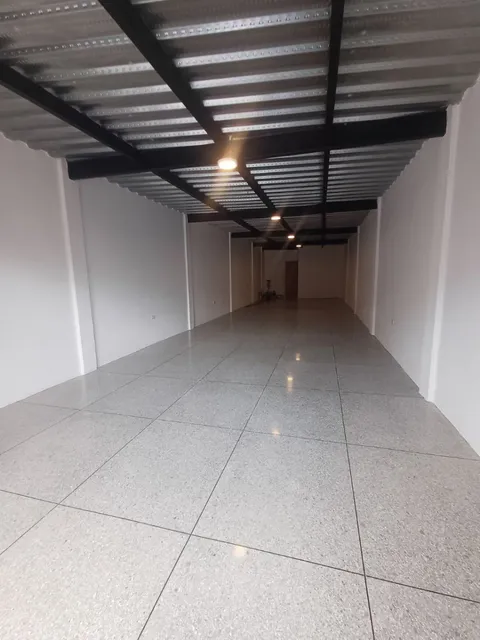En Alquiler Local Comercial Ubicado En La Avenida Principal De La Cooperativa A Pie De Calle