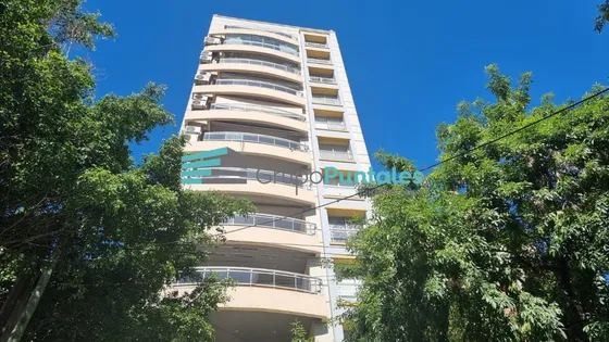 Piso De Categoría En La Mejor Zona De Lanús Con 4 Dormitorios Y Balcón Con Vista Abierta