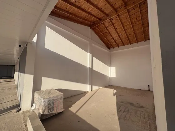 Local Comercial A Estrenar En Barrio Laguna Azul