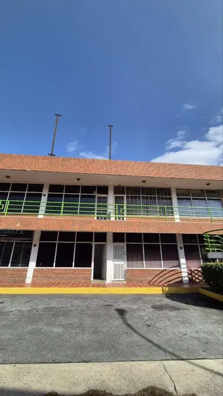 Ludeisi Zerpa 297179, Alquiler De Local En El Cc. Empresarial Del Este, San Diego