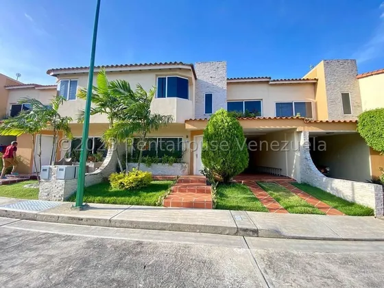 César Bullones Vende Imponente Casa Dúplex En Villa Paris, Cabudare, Lara 25-11520