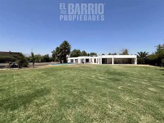 Casa En Arriendo De 4 Dorm. En Chicureo Centro