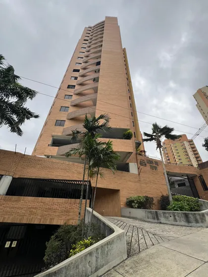 Apartamento En Venta Valencia Urb Las Chimeneas (mer)