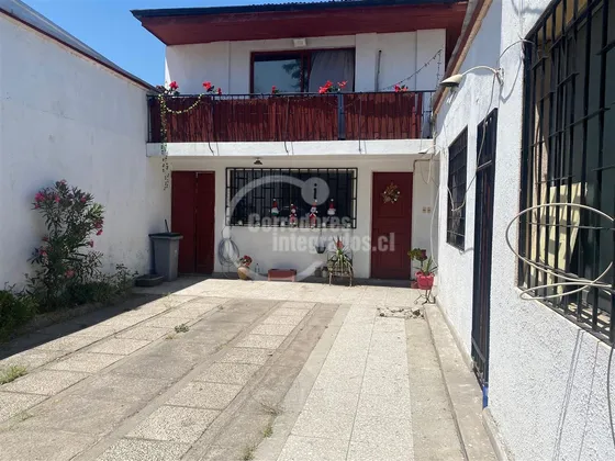 De 2 Pisos Con 2 Dormitorios, 3 Estacionamientos